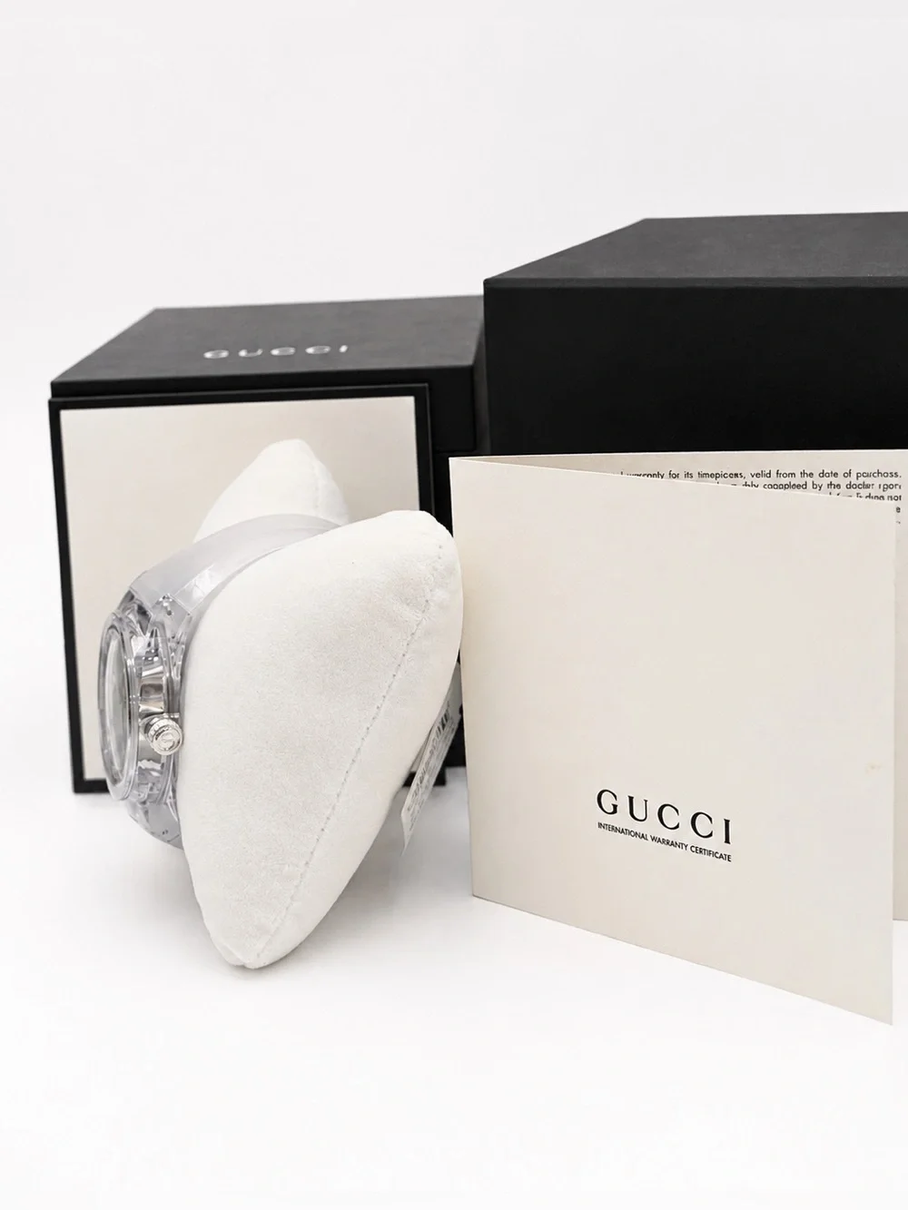 Gucci Sync XXL YA137110, a 46 mm Swiss-quartz watch with a transparent case/whit